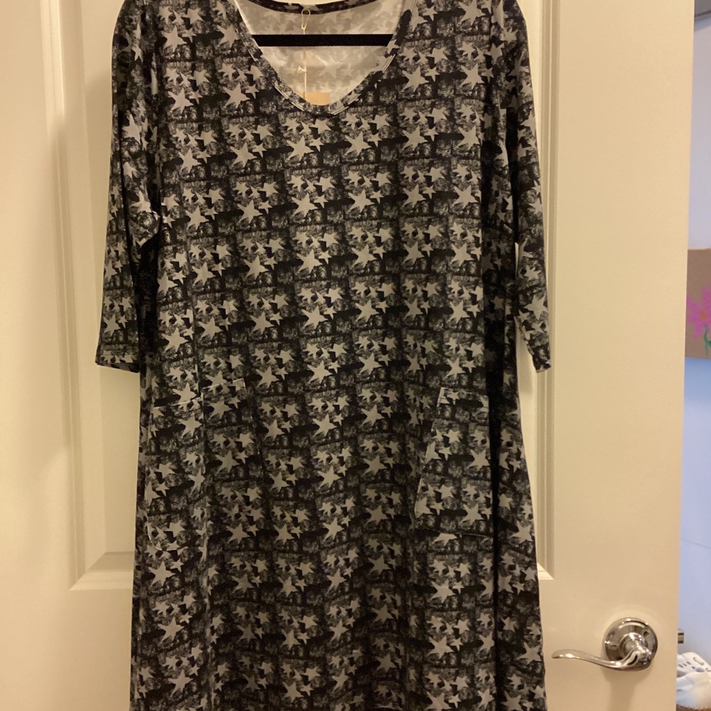 NWT black and grey star patterned size XL Blue Sky brand tunic